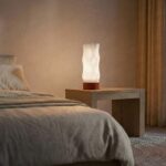 lamp wavy dans une chambre a couché la nuit
