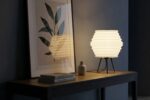 Lampe de table Aurora blanche avec pieds noirs