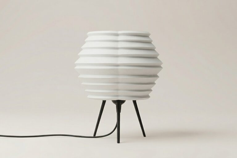 Lampe de table Aurora blanche avec pieds noirs